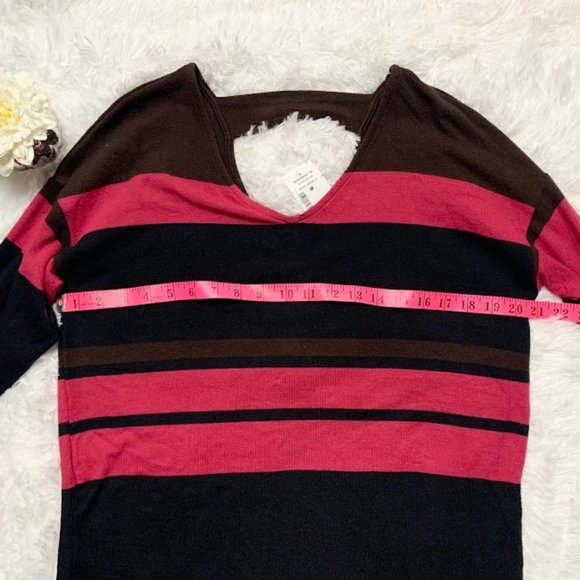 Women's 3/4 sleeve stripe V-neck size Medium New with Tags - Picture 3 of 6